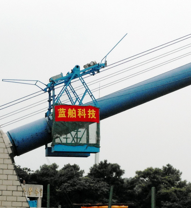 自主研發的主纜檢修小車